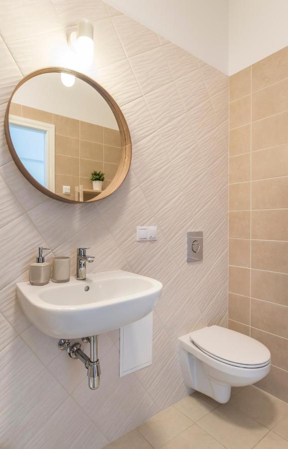 Cozy Modern Studio - Great For Short Trips Riga Exteriör bild